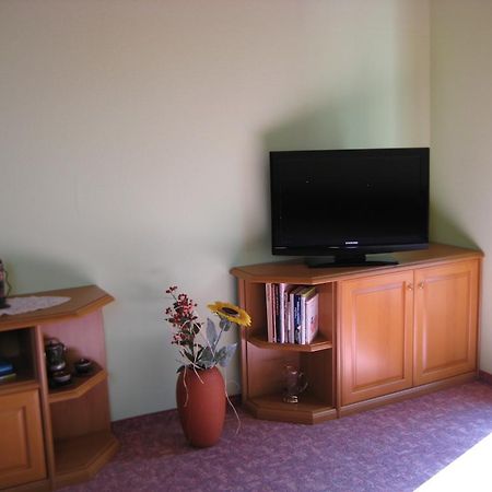 Ferienwohnung "Lindenblick" Gablenz Værelse billede