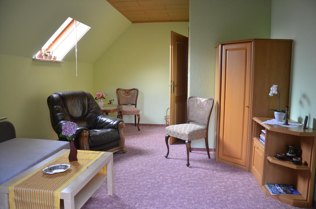 Ferienwohnung "Lindenblick" Gablenz Værelse billede